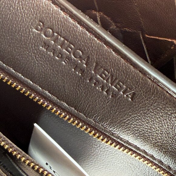 Bottega Veneta Andiamo Bag in Medium size (Brown) - Picture 9 of 12